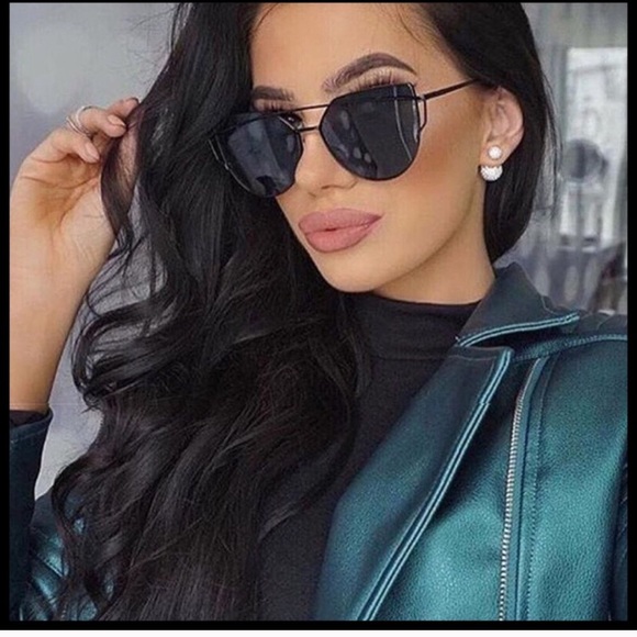 Black Mirror Cat Eye Sunglasses - Picture 2 of 7